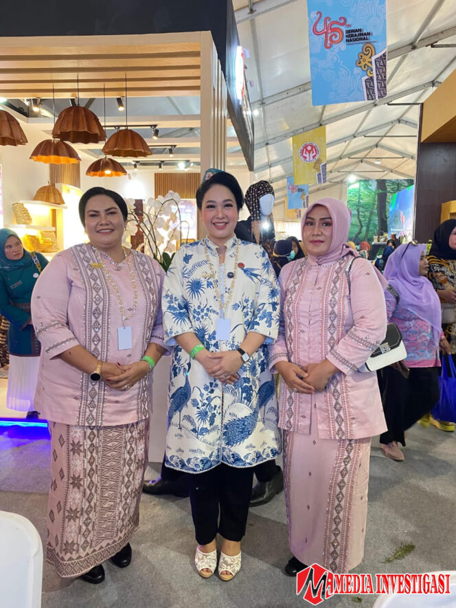 
					Ketua TP PKK Kabupaten Tapteng Hadiri HUT Ke-45 Dewan Kerajinan Nasional Tahun 2025