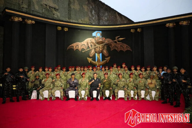 
					Kick Off Reuni Perak Akabri 2000, Alumni Gelar Baksos dan Resmikan Plaza Kopaska