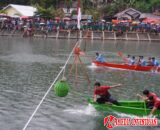 Hujan ‘Berketutus”, Penonton Final Selaju Sampan Tak Bergeming