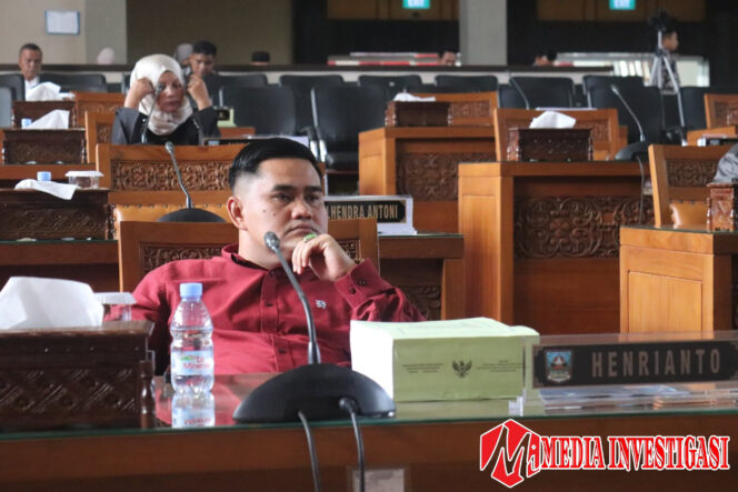 
					DPRD Soroti Dishub: Truk Overload Hancurkan Jalan Provinsi, Henrianto Minta Dishub Jangan Tutup Mata