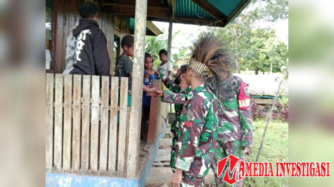 
					Babinsa Koramil 1715-07/Suru-Suru Komsos Bersama.. (Pen Kodim 1715/Yahukimo)