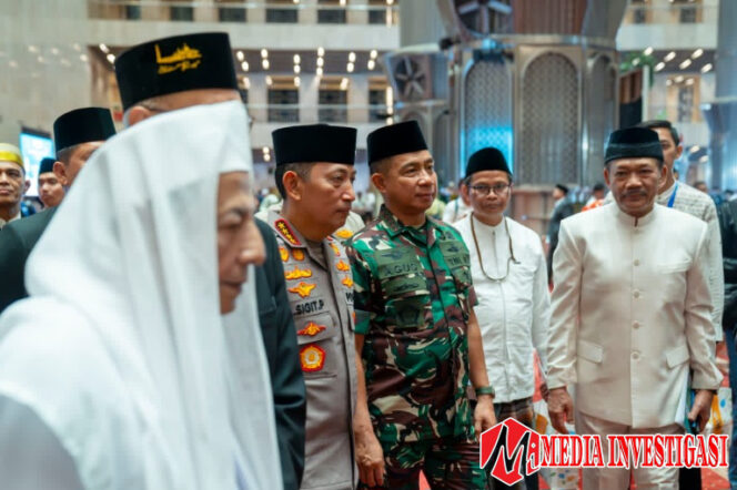
					Panglima TNI ketika mengadiri peringatan Maulid Nabi Muhammad SAW 1447 H di Masjid Istiqlal. (Dok. BPMI Setres)
