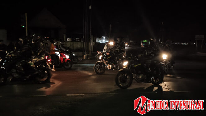 
					Ciptakan Keamanan Anggota TNI Bersama FKPPI, Banser Dan Kokam Melaksanakan Patroli