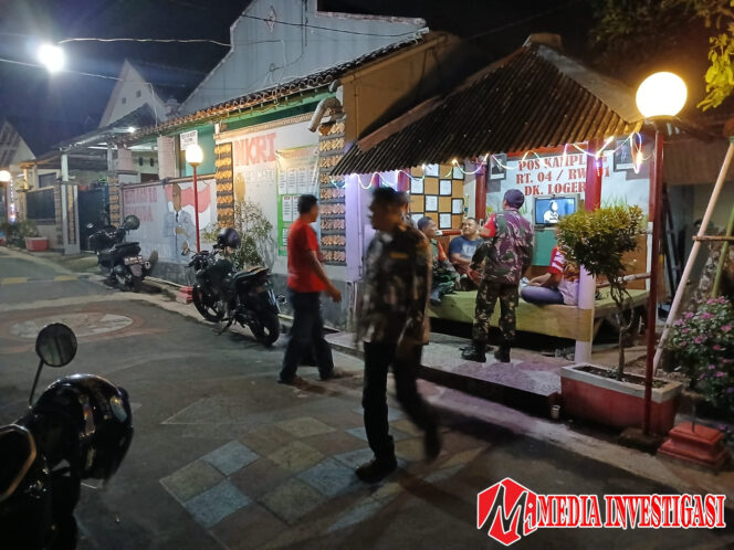 
					TNI, FKPPI, dan Linmas Bersinergi Jaga Kamtibmas Mojosongo Lewat Patroli Malam