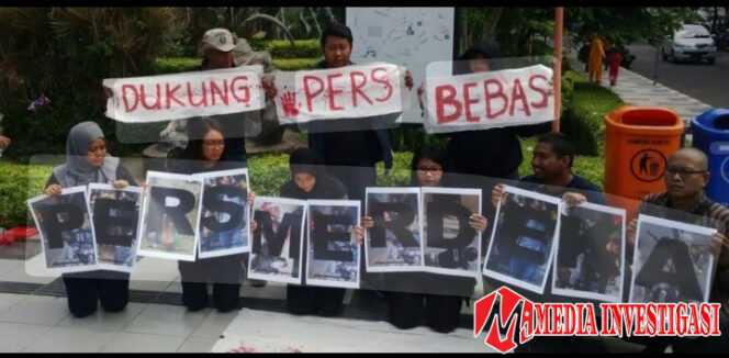 
					Ketika Tulisan Menjadi Jembatan: Pers, Rakyat, dan Pemerintah Bertemu