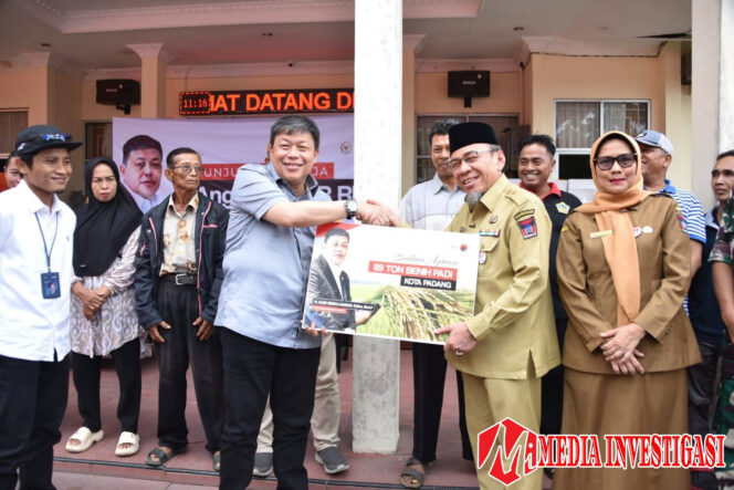 
					Dorong Swasembada Pangan, Kelompok Tani Kota Padang Diberikan Bantuan Alsintan