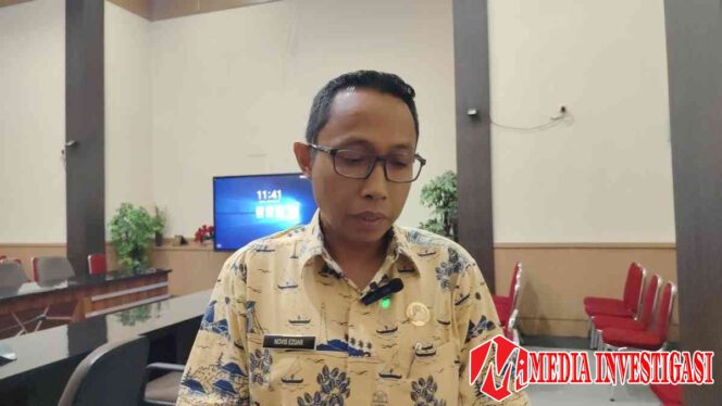 Kepala Dinas Lingkungan Hidup (DLH) Kabupaten Beltim, Novis Ezuar, saat memberikan statment bahaya radiasi meja goyang. (Dok. Istimewa)