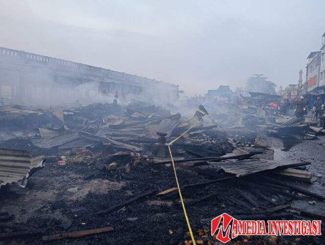 
					Breknews, Warga di Kejutkan Pasar Tradisional Kota Tembilahan Dilalap Api Dini Hari