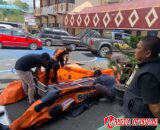 BAG LOG POLRES SOPPENG RAKIT PERAHU KARET BANTUAN DARI POLDA SULSEL.