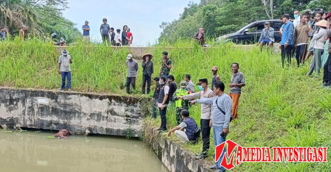 
					Geger penemuan mayat perempuan di irigasi nusa maju, kapolsek belitang 3 dan anggota langsung ke lokasi