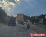 Truk Tronton Overload Asal Tebo Diduga Jadi Penyumbang Kerusakan Terbesar di Ruas Simalidu–Koto Baru, Warga Resah dan Pertanyakan Penegakan Hukum