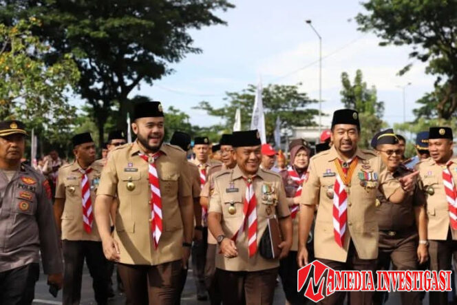 
					Peduli Kepramukaan, Wako Fadly Amran Disematkan Lencana Darmabakti