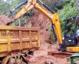 Atasi Bencana, Dua Alat Berat DPUPR Padang Diturunkan