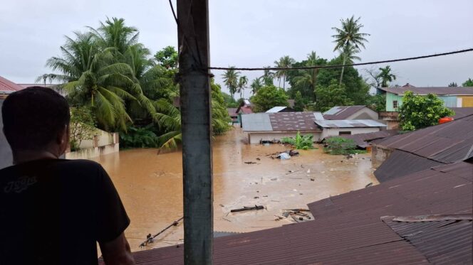 
					Kota Padang Darurat Bencana: Sekolah Diliburkan, Siswa Belajar Secara Daring dari Rumah
