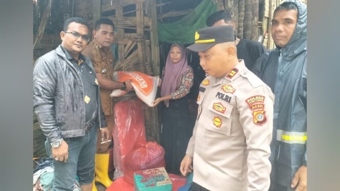 
					Penyerahan Bantuan. (Dok. Maop/ media investigasi)