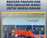 LAPAS KELAS IIA BUKITTINGGI BAGIKAN PAKAIAN DAN PERLENGKAPAN MANDI UNTUK WARGA BINAAN