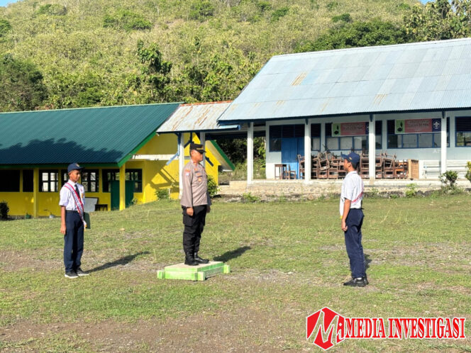 
					Kasat Binmas Polres Soppeng Jadi Pembina Upacara di SMPN 5 Watansoppeng, Sampaikan Himbauan Kamtibmas kepada Siswa