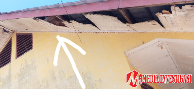 
					Terkait adanya Penampakan Sarang Burung serta plafon rusak ini keterangan Kepsek SDN 02 karang endah Ss3