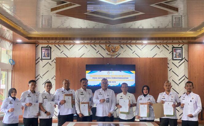 
					Pejabat Struktural Lapas Bukittinggi Lakukan Penandatanganan Perjanjian Kinerja Bersama Kalapas sebagai Komitmen Pencapaian Target Tahun 2025