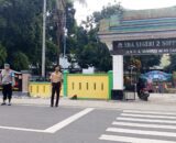 Pelayanan Pagi Humanis, Polres Soppeng Jamin Keselamatan Pelajar di SMA 2 Soppeng.