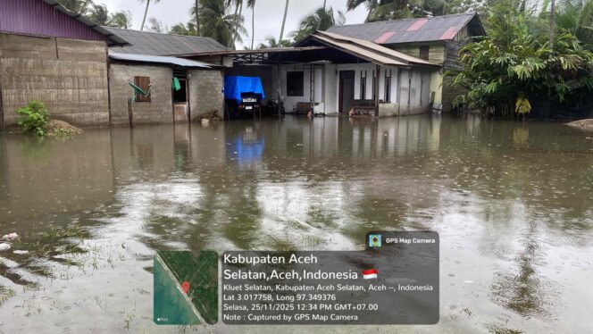 
					Banjir Landa Pasie Lembang, Jalur Tapaktuan-Medan dan Puluhan Rumah Warga Terendam