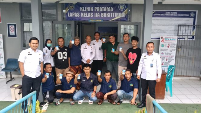 
					Lapas Kelas IIA Bukittinggi Laksanakan Tes Urine Program Akselerasi Menteri Imigrasi dan Pemasyarakatan