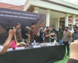 Kejari Dharmasraya Musnahkan Barang Bukti 36 Perkara, Termasuk Narkotika dan Senpi Rakitan