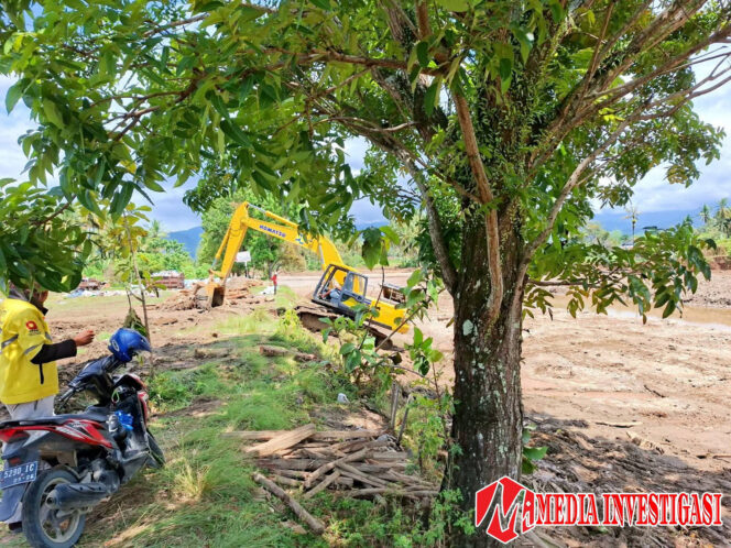 
					Dua Ekskavator Diterjunkan Bersihkan Aliran Sungai Batang Kabung Ganting Pascabanjir