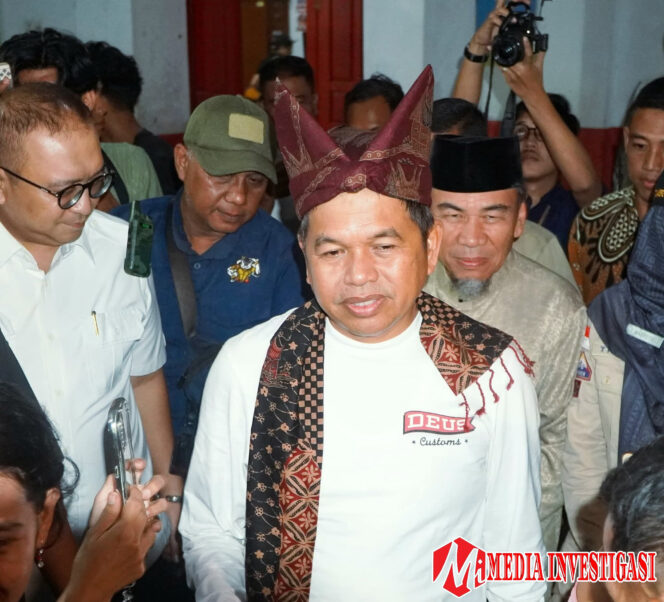 
					KDM Tiba di Padang, Berencana Bangun Satu Kampung Bagi Korban Banjir