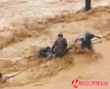 12 Warga di Batu Busuk Dievakuasi, Dua Sempat Hanyut