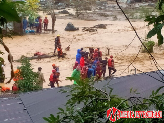 
					Warga Diimbau Menjauh dari Aliran Sungai