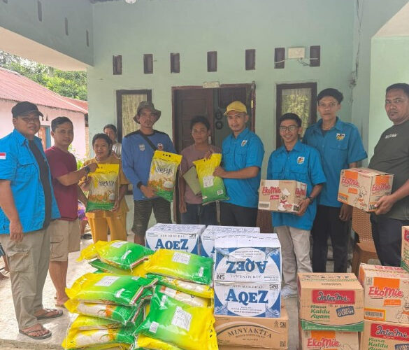 KNPI Pasbar Salurkan Bantuan Sembako ke Korban Banjir di Limpato Kinali: Jangkau Daerah Paling Terisolir