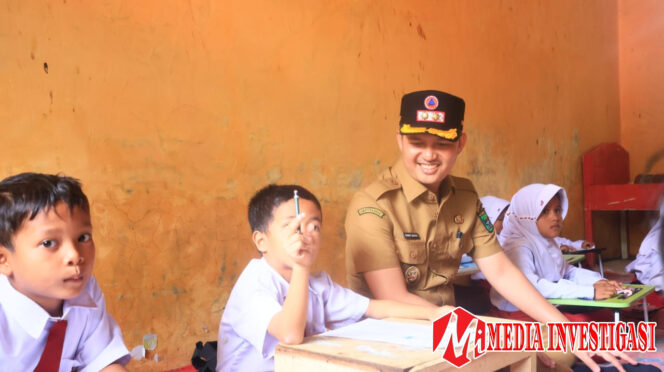 
					Wabup Rahmat Hidayat Tinjau Pelaksanaan Ujian Semester dan Jembatan Darurat di Batang Anai