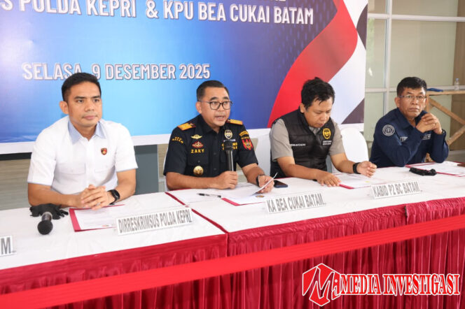 
					Kolaborasi Ditreskrimsus Polda Kepri–Bea cukai Batam, pakaian Bekas ILegal dan Lima pelaku Berhasil Diamankan
