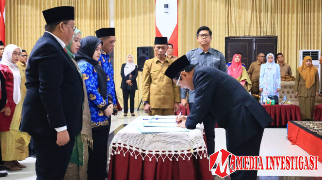 
					Pelantikan dan Pengambilan Sumpah Pejabat Pimpinan Tinggi Pratama Serta Pejabat Fungsional di Lingkungan Pemkab Padang Pariaman