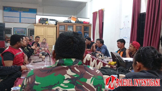 
					Rapat evaluasi kebencanaan di Posko TDB Nagari Sinuruik Talamau, Pasaman Barat, Sumatera Barat (Sumbar). Foto DOK PMI Pasaman Barat