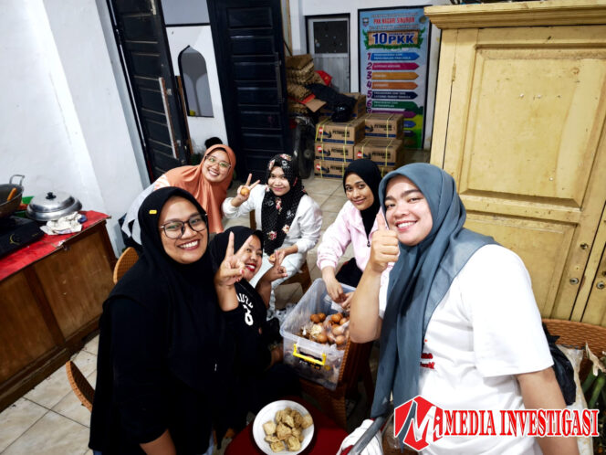 
					Dapur Umum TDB Sinuruik Talamau, Pasaman Barat. Setiap harinya, dapur umum ini menyuapi hampir seratus orang—terdiri dari pejabat pusat, daerah, petugas gabungan, relawan, hingga para penggiat kemanusiaan dari berbagai daerah. (Foto: Media Invetigasi)