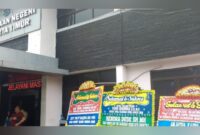 Rangkaian bunga ucapan untuk Kejari Jakarta Timur. (Dok. Pokja PWI Kejaksaan & Pengadilan Jaktim/ Shendy Marwan)