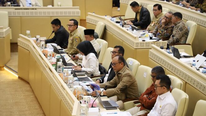 
					Prof.Zudam dan jajaran, Rapat Dengar Pendapat bersama Komisi II DPR RI, Senin (19/01/2026) di Gedung DPR RI. (Dok. Istimewa)