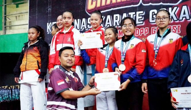 
					Ketua DPRD Kabupaten Batang Hari Rahmad Hasrofi SE menghadiri Kejurnas Karate GOKASI