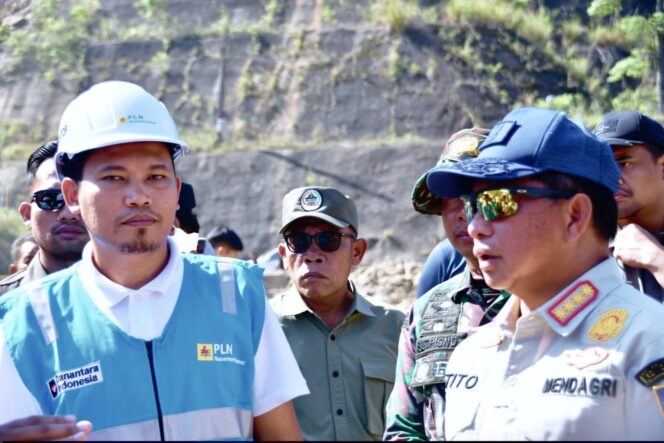 
					Mendagri, Gubsu dan Bupati Tapteng, Tinjau PLTA Sipansihaporas