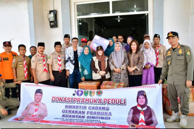 
					Kwarcab Pramuka Kuantan Singingi Riau Salurkan Bantuan Kemanusiaan melalui PKK Tapteng