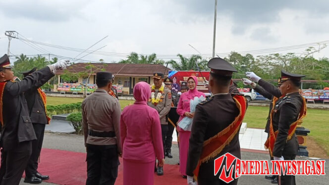 
					Sertijab Kapolres Dharmasraya Digelar, AKBP Purwanto Hari Subekti Resmi Serahkan Jabatan kepada AKBP Kartyana