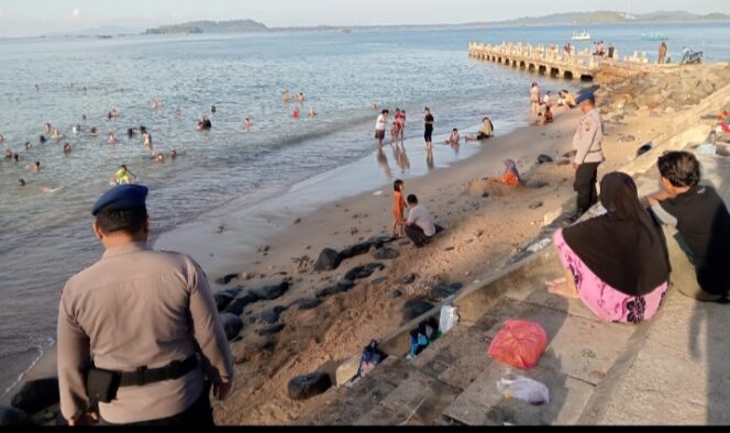 
					Satpolairud Polres Sibolga Laksanakan Pengamanan Obyek Wisata Pantai Pelabuhan Lama