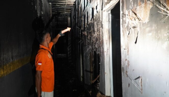 
					Polres Tapteng Terjunkan Tim Inafis Selidiki Penyebab Kebakaran Homestay di Pandan