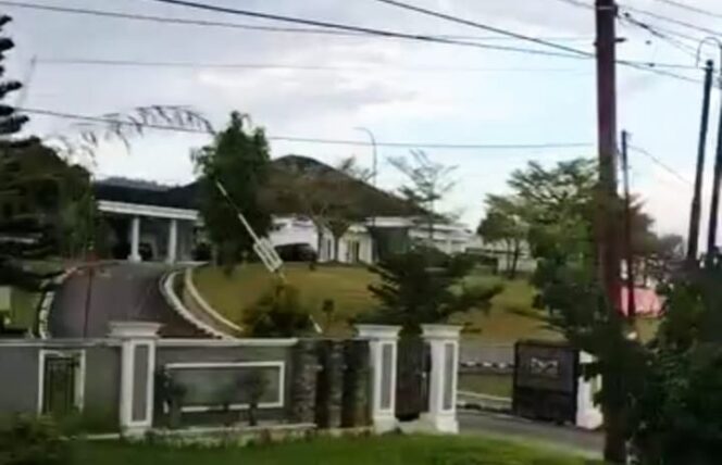 
					Gambar Rumah Dinas Bupati Dharmasraya disebut TKP dugaan kasus Pelecehan seksual ART (Dok, Istimewa)