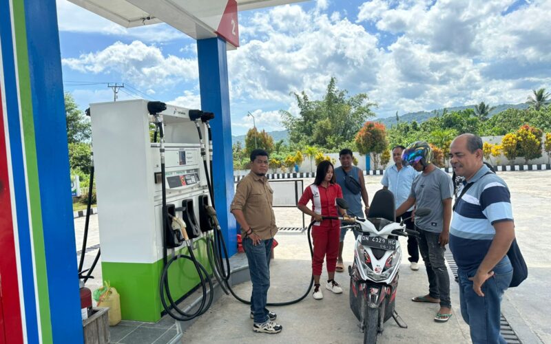 Kepolisian Resor Bangkep Melaksanakan Patroli Ke Sejumlah SPBU Di Bangkep Pastikan Stok BBM Distribusi Aman Sesuai Aturan