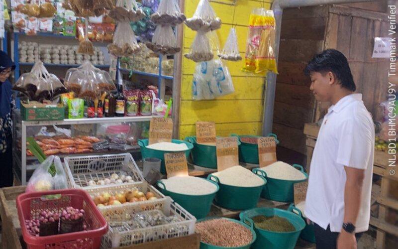 Polres Bangkep Melalui Unit Tipidter Laksanakan Sidak Pasar Tradisional Salakan Jaga Stabilitas Harga