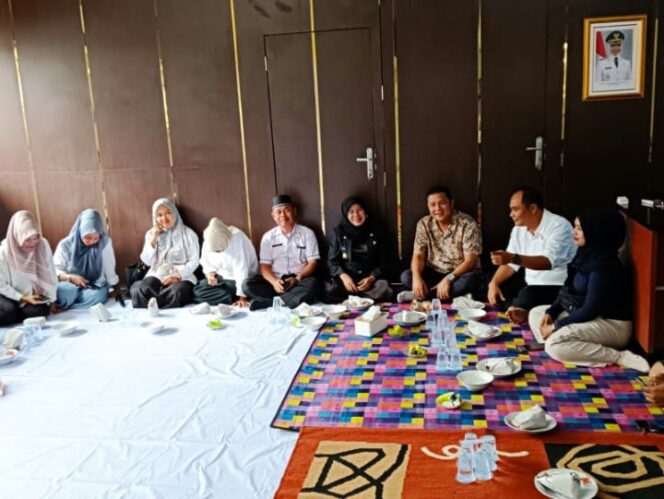
					Halal Bihalal Kominfo Dharmasraya 2026: Kehangatan Ramadan Satukan Wakil Bupati dan Ketua DPRD