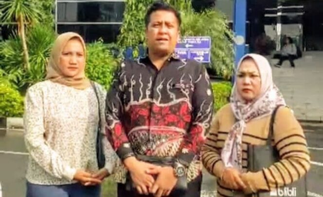 
					Didampingi Kuasa Hukum, Yulianah Dewi (37), secara resmi melaporkan dugaan tindak pidana memasuki pekarangan tanpa izin ke Polda Metro Jaya. (Dok. Istimewa)
